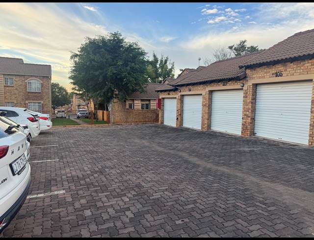 2 BEDROOM APARTMENT FOR SALE IN MOOIKLOOF RIDGE